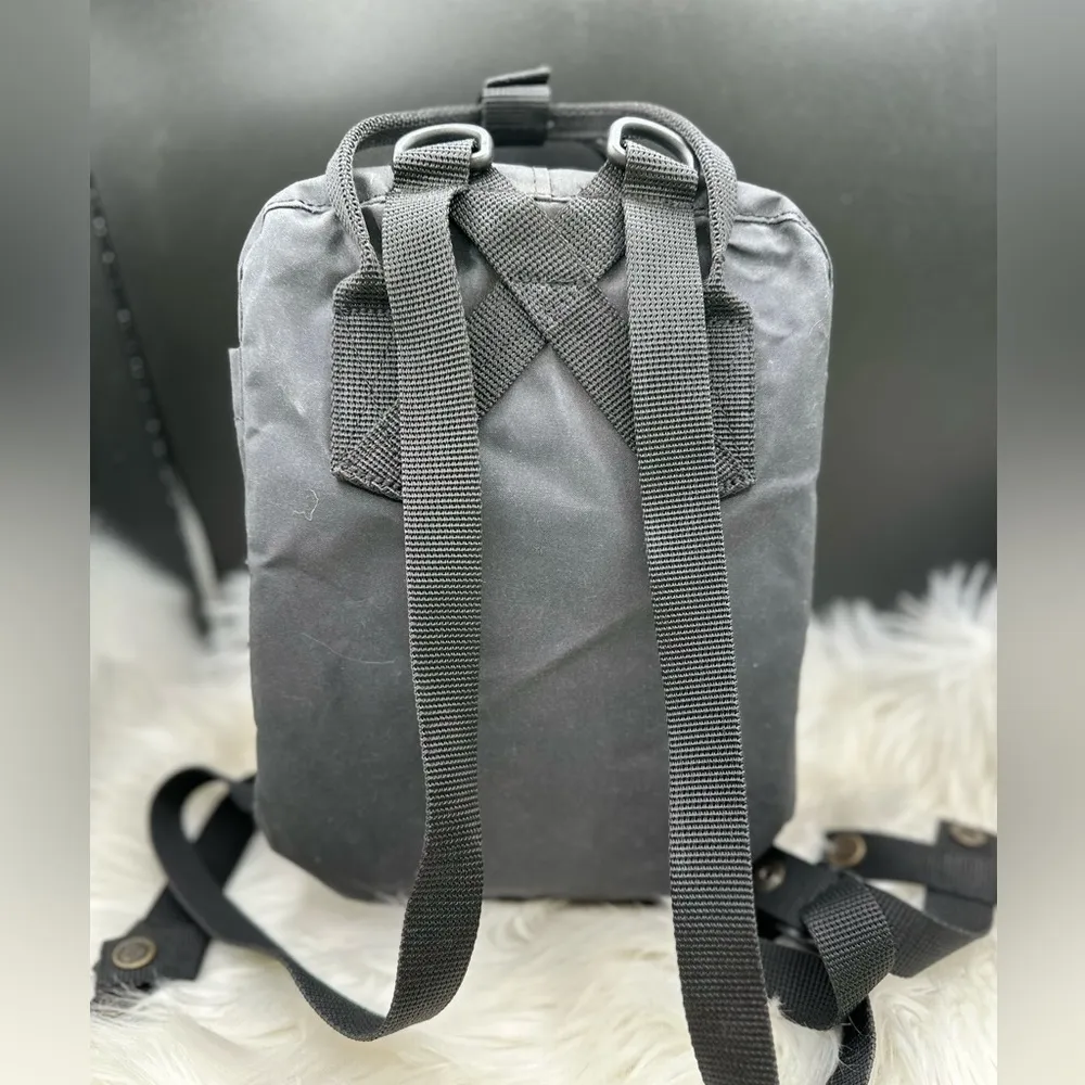 FJALLRAVEN KANKEN Black Mini Backpack - Image 3