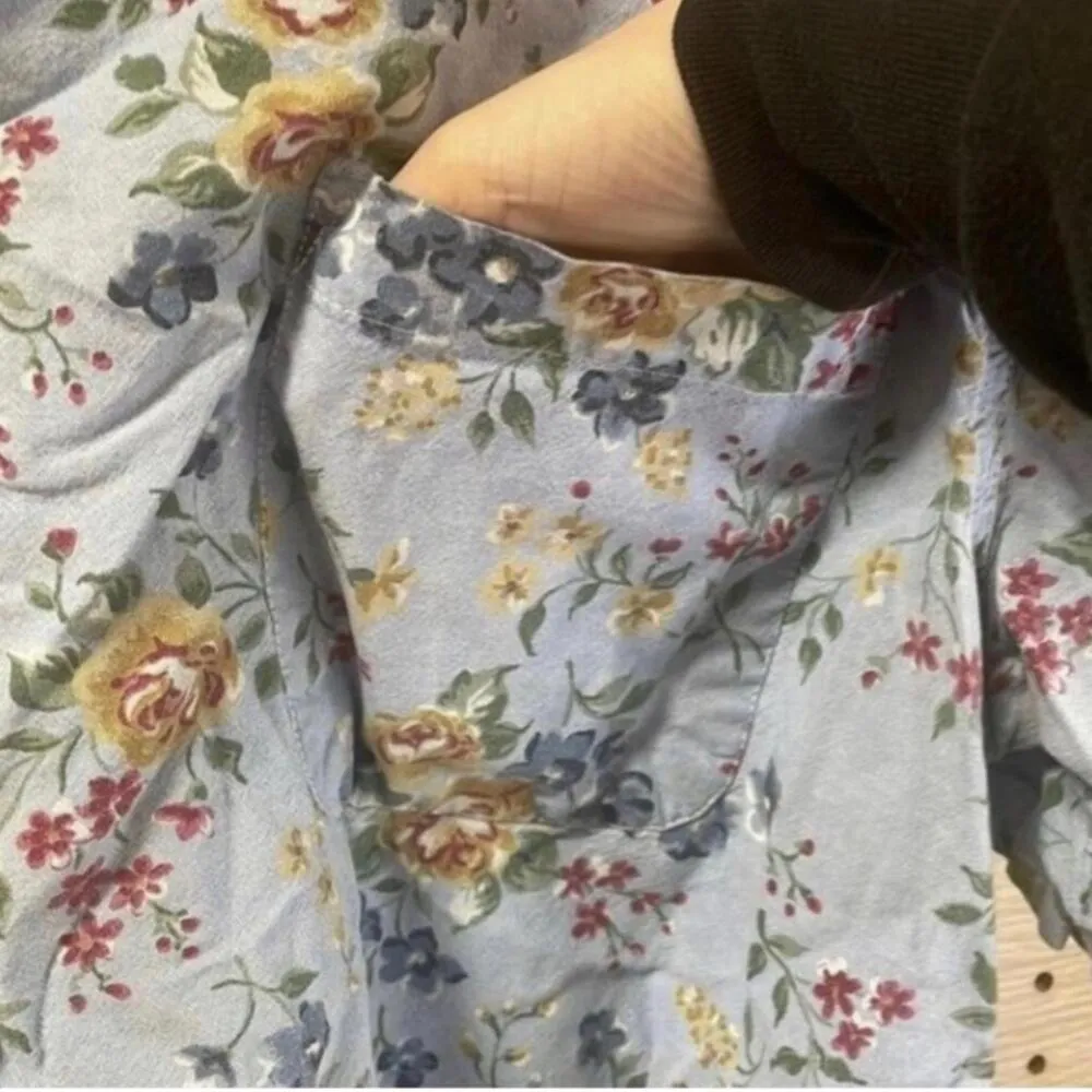 Vintage Blue Floral 90s collared button down short sleeve shirt y2k Size XL - Image 8