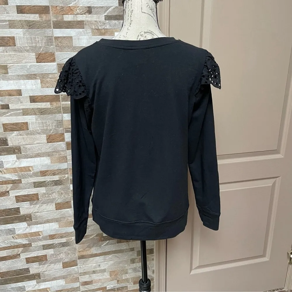 BOBEAU - cotton sweatshirt black crochet shoulder Ruffles detail Sz Small - Image 5