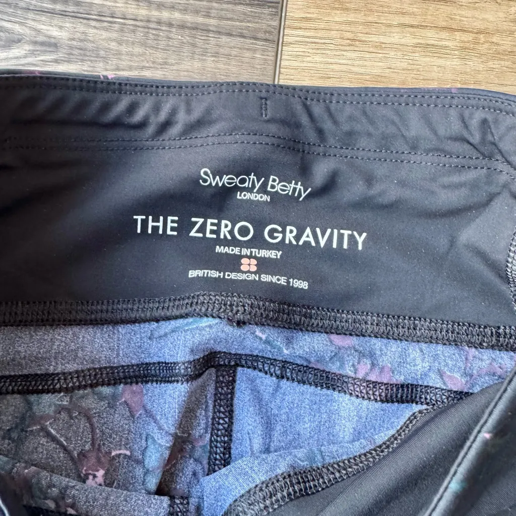 Sweaty Betty Zero Gravity Leggings | XS | Like New | Subtle Floral | Black - Image 3