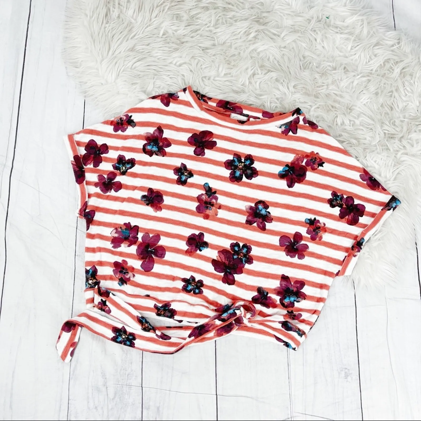 Anthropologie Women's Postmark Striped‎ Floral Red Side Tie Top Size Small - Image 3