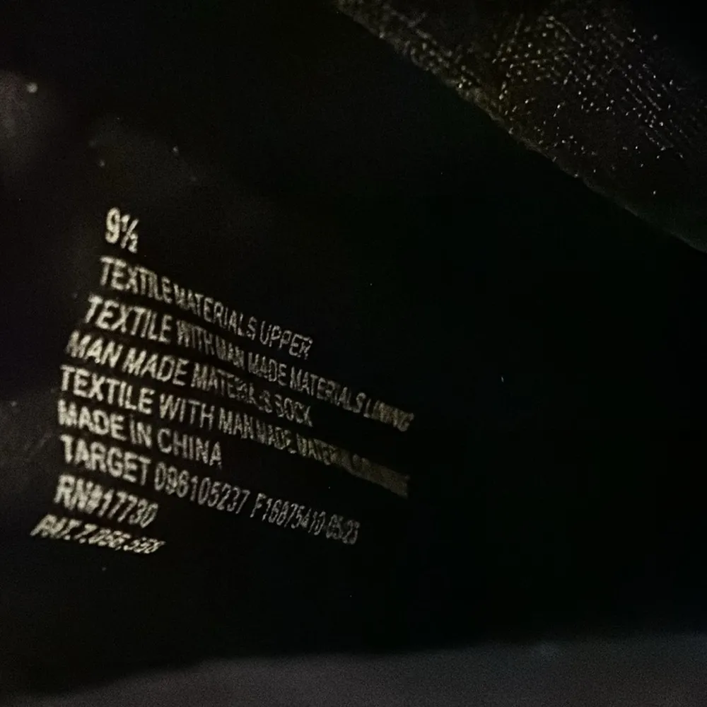 Women’s boots in size 9.5 • - Image 6