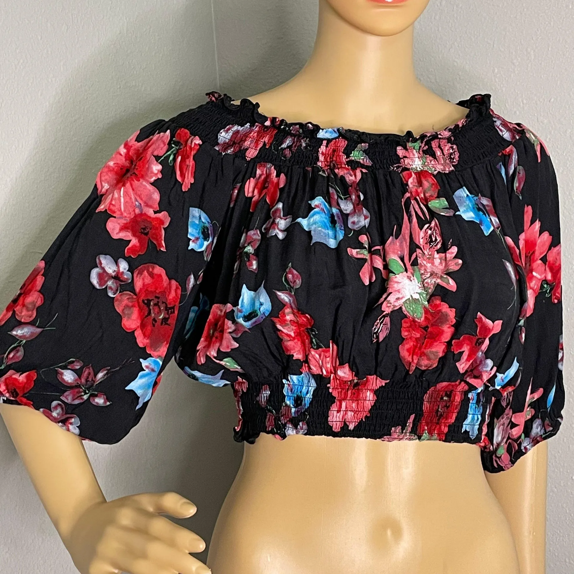 Floral Black Pink Blue Red Ruffled Off Shoulder Croptop Size Large - Image 2