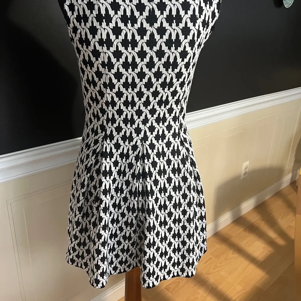Clearance 50% off Sleeveless Dress with Pleated Skirt, Size S/M Black Size M - Image 3