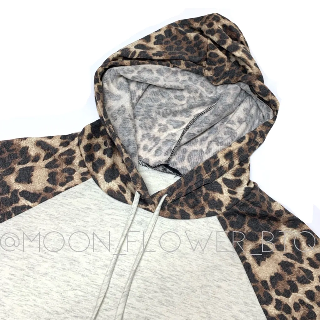 Leopard Print Oatmeal Hoodie Gray Size M - Image 4