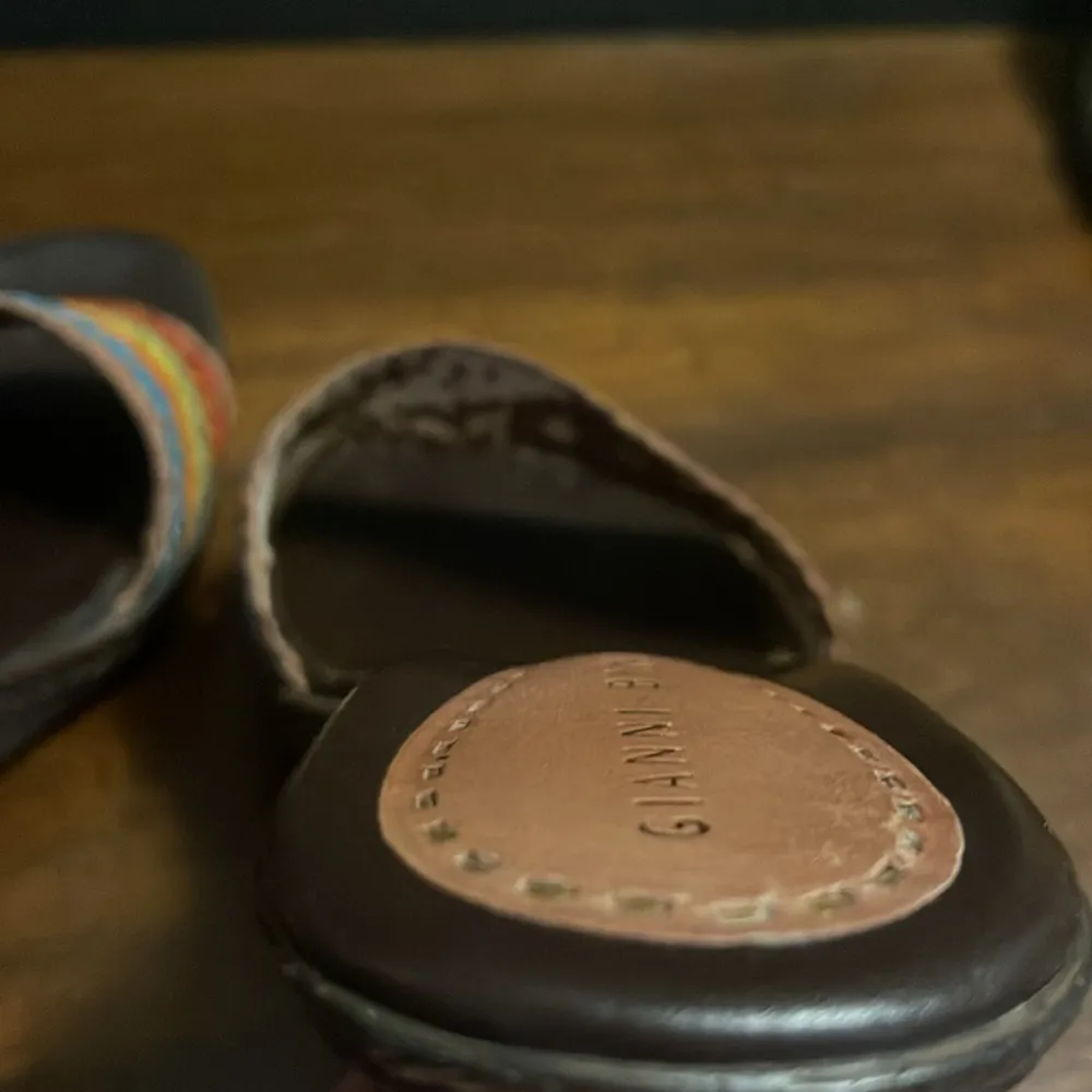 Gianni Bini wedge sandles sz8.5 Brown with multicolored strap - Image 5