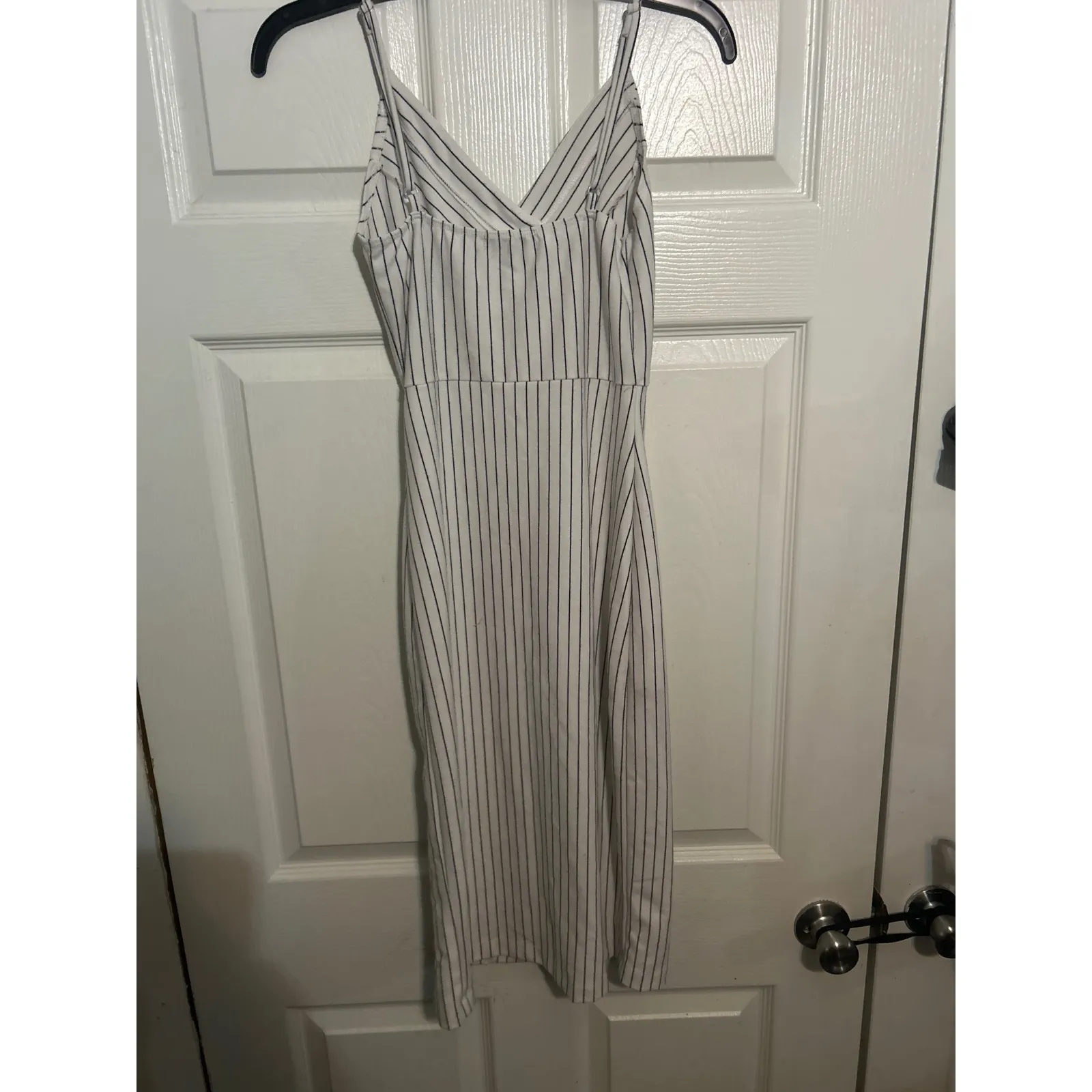 Striped Dress Buttons Detail V Neck Midi White Black Bodycon Sleeveless‎ - Image 3