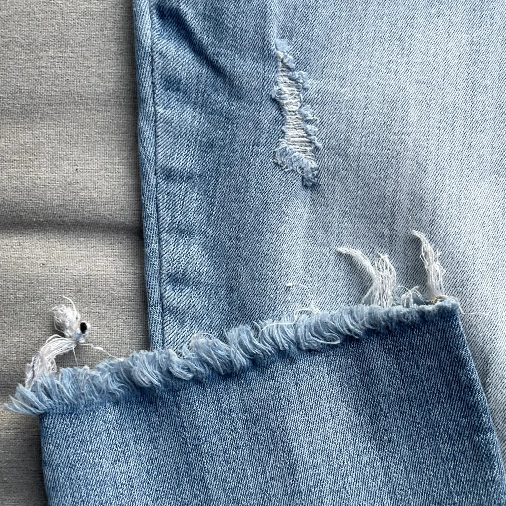 Universal Thread Light Wash Ankle Jeans Size 16 regular blue jean distressed - Image 6