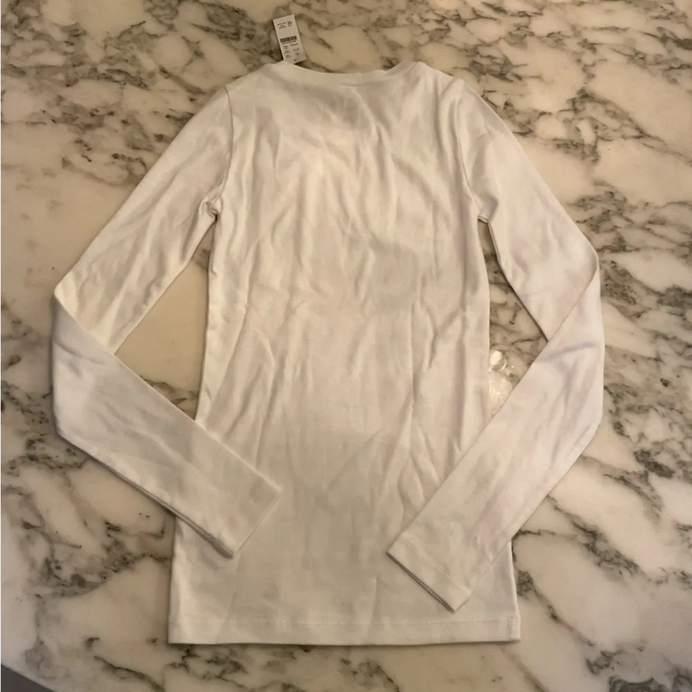 NWT J.Crew Perfect-fit long-sleeve crewneck T-shirt XXS pin holes right sleeve - Image 4