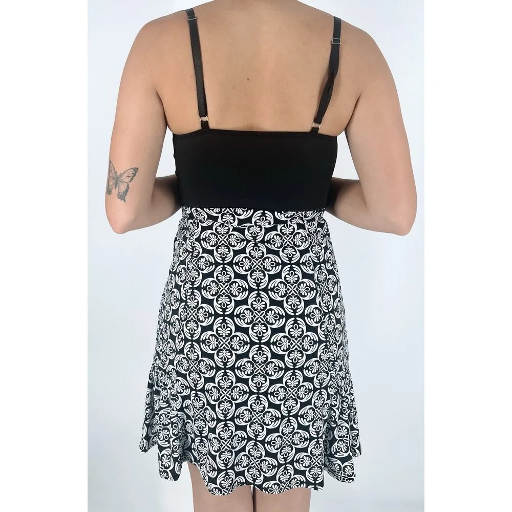 White House Black Market Black and White Frill Trim Skirt Size XS - Image 3