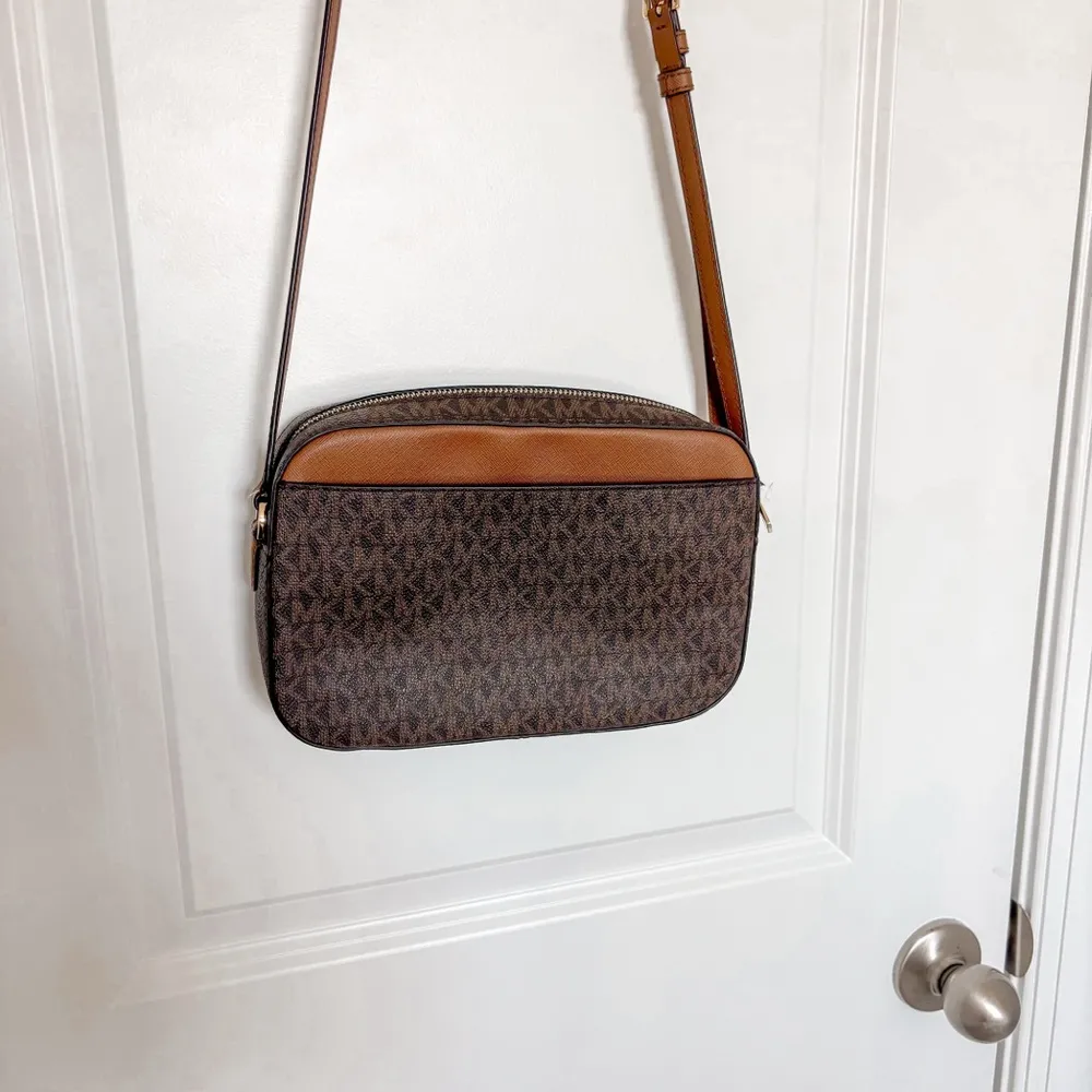 Michael Kors Jet Set Large Logo Crossbody Bag - Image 6