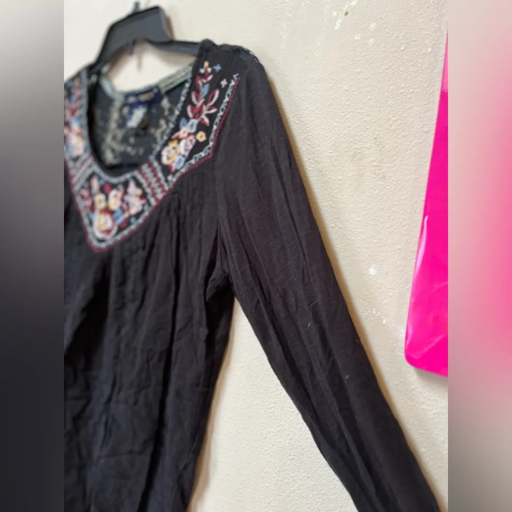 Lark + Grey Women’s Colorful Embroidered Floral Lace Bohemian Blouse Medium Black - Image 8