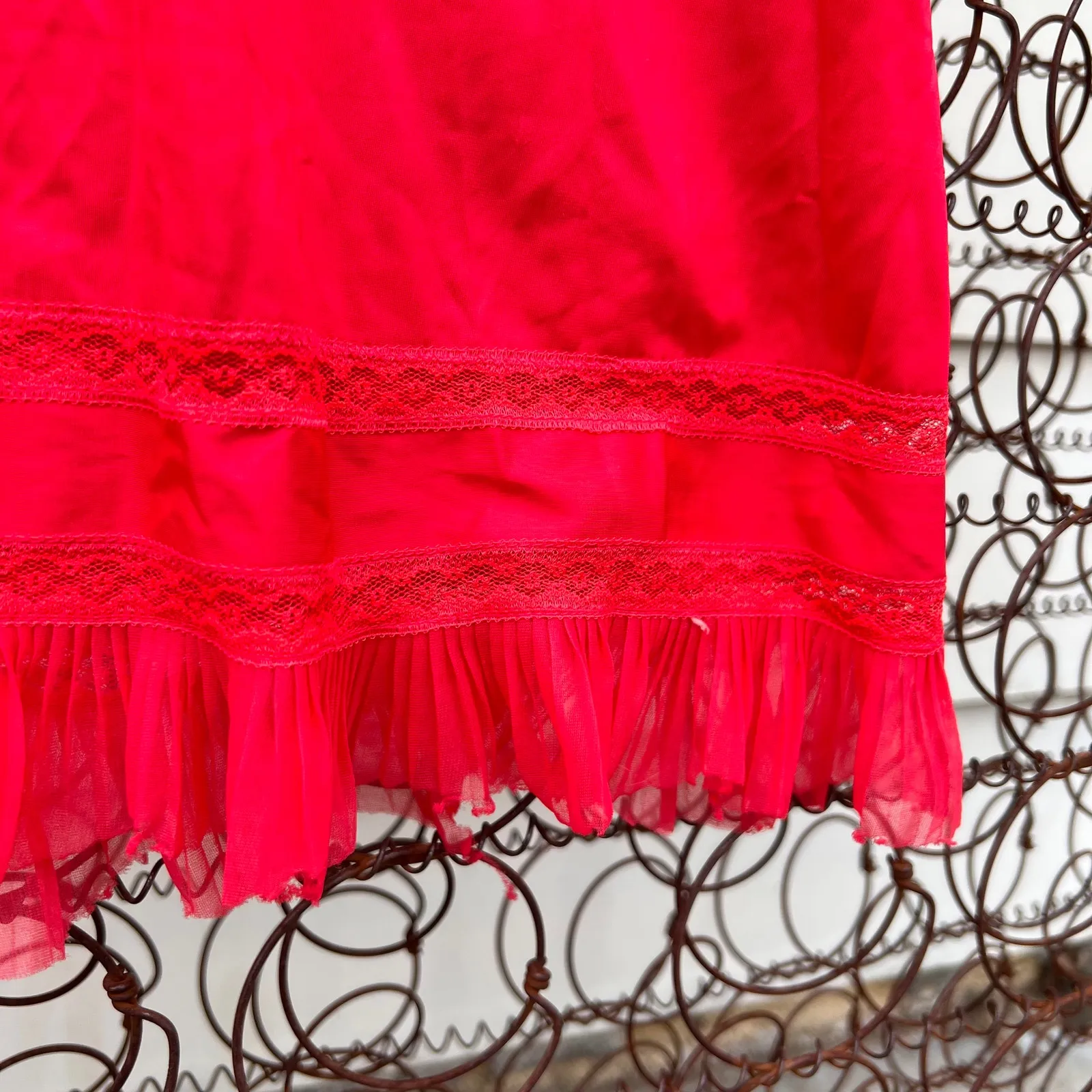 VTG 60s 70s Penny's Adonna red lace trim slip Concertina Crystal Pleat size 36 Size L - Image 5