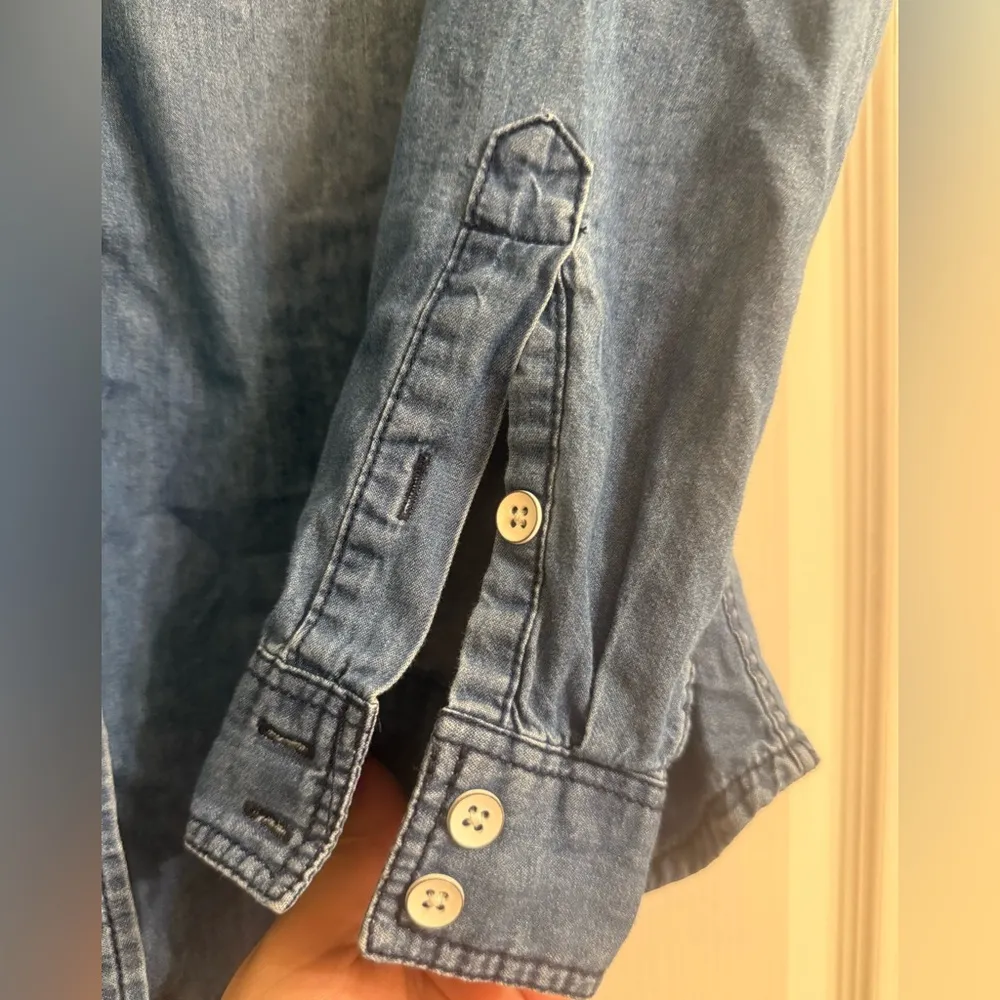 Torrid Taylor Medium Wash Chambray Denim Button-Down Shirt - size 1 - Image 3