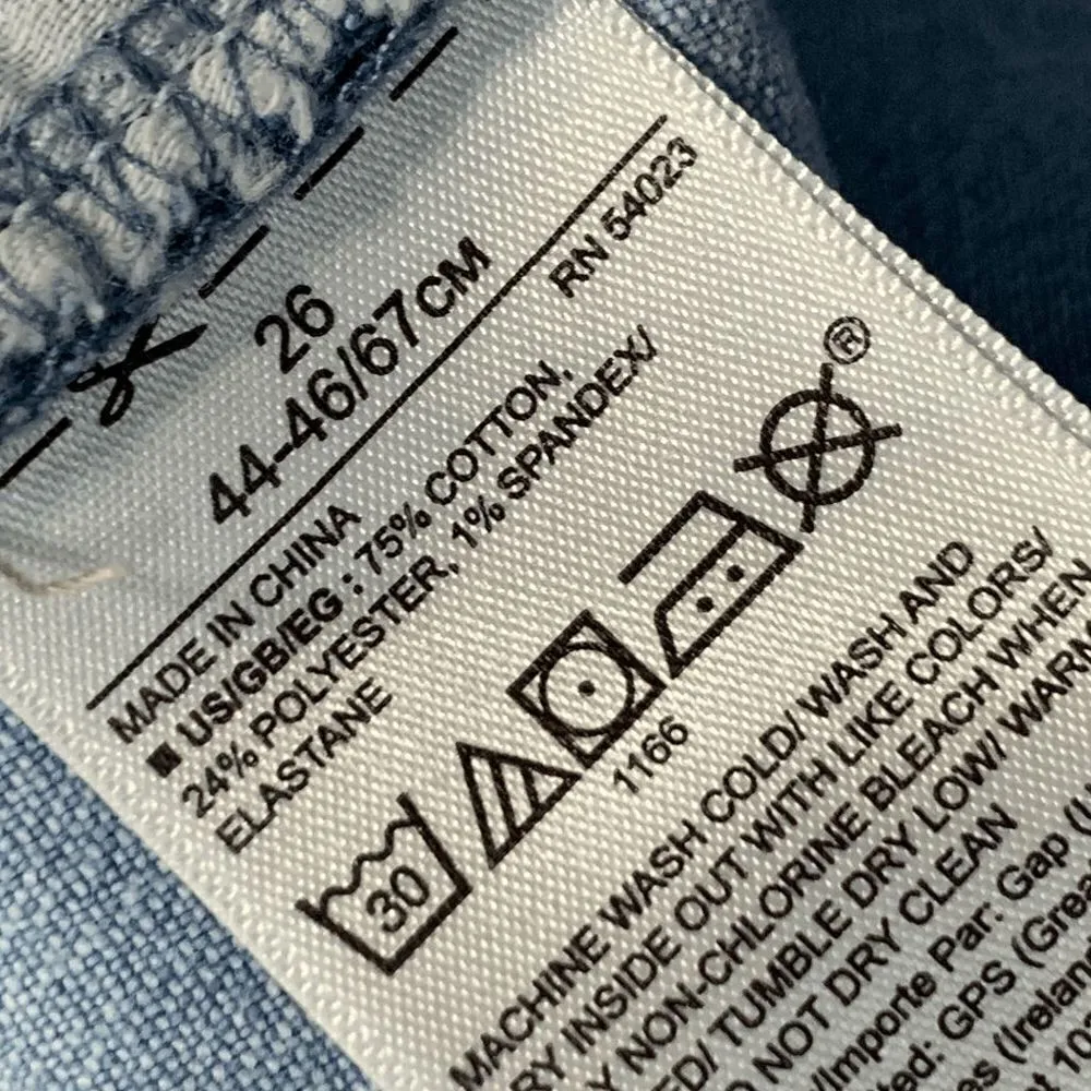 GAP Denim Frayed Light Wash 5" Relaxed Short - Image 6