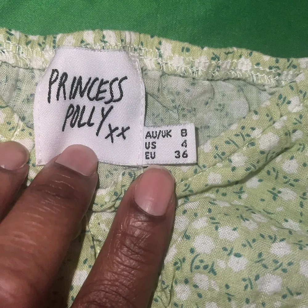 Princess Polly Green Floral Women's Top size 4 - Image 4