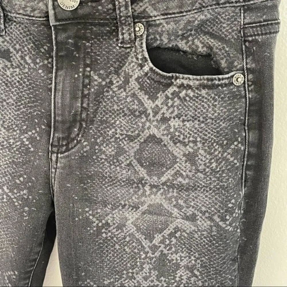Miss Me Skinny Black Python Denim Size 25 - Image 3