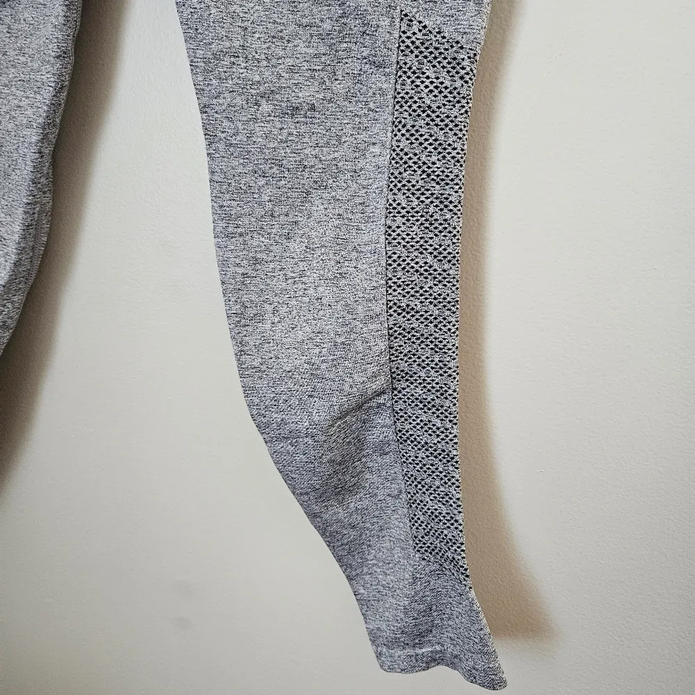 Fabletics Sync Seamless High-Waisted Legging Grey Heather Athleisure Workout - Image 4