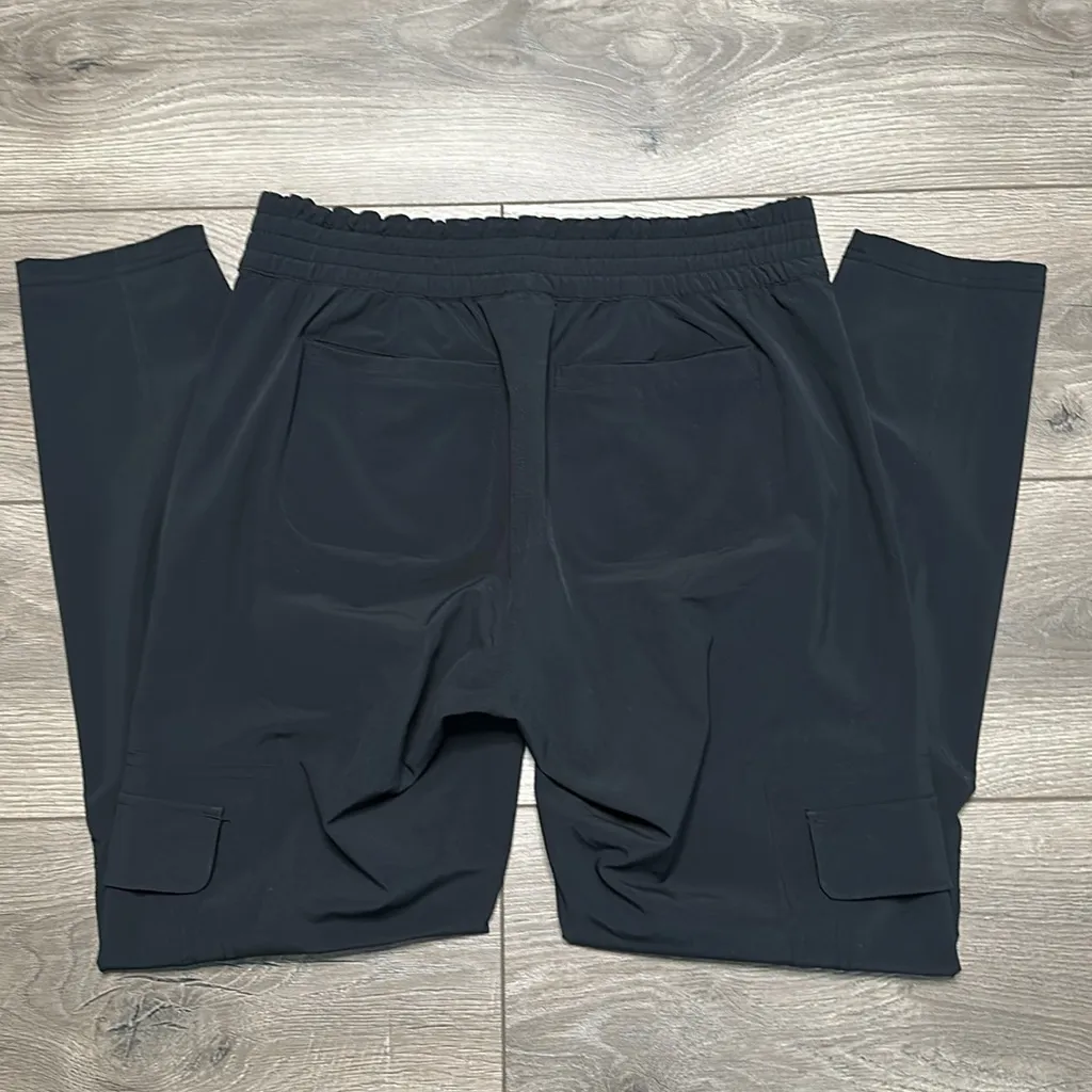 Athleta Chelsea Cargo Mid Rise Black‎ Ankle Pants Size 4 - Image 5