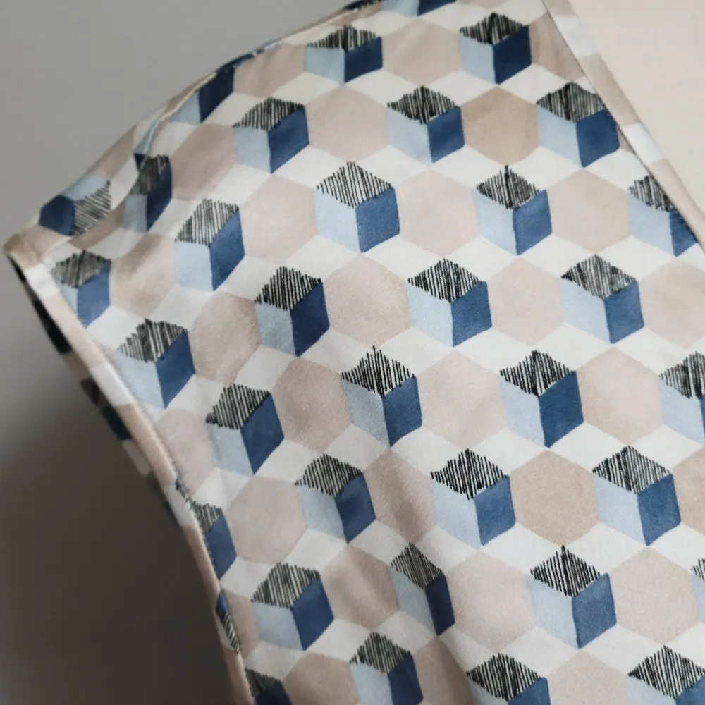 Lafayette 148 New York Bryson Cap-Sleeve Havana Hexagon Silk Blouse Size Small - Image 3