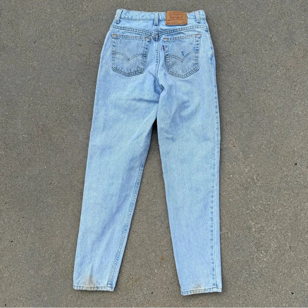 Vintage 90s Levi’s 550 Light Wash Relaxed Fit Tapered Leg Jeans Size 7 MED - Image 3