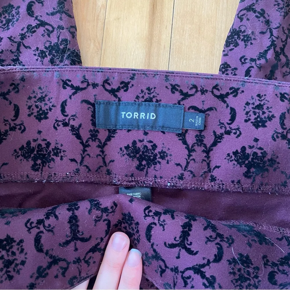 TORRID Burgundy, Black Velvet Floral Ponte Pixie Pants
Size 2X - Image 8
