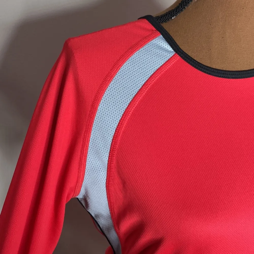 Nike  fast pace dri-fit performance running long sleeve mesh inset top size M - Image 9