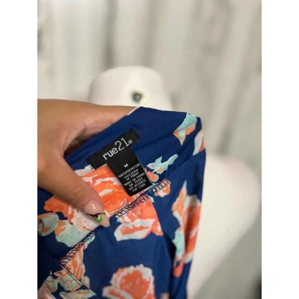 Rue 21 Floral blouse size medium - Image 2