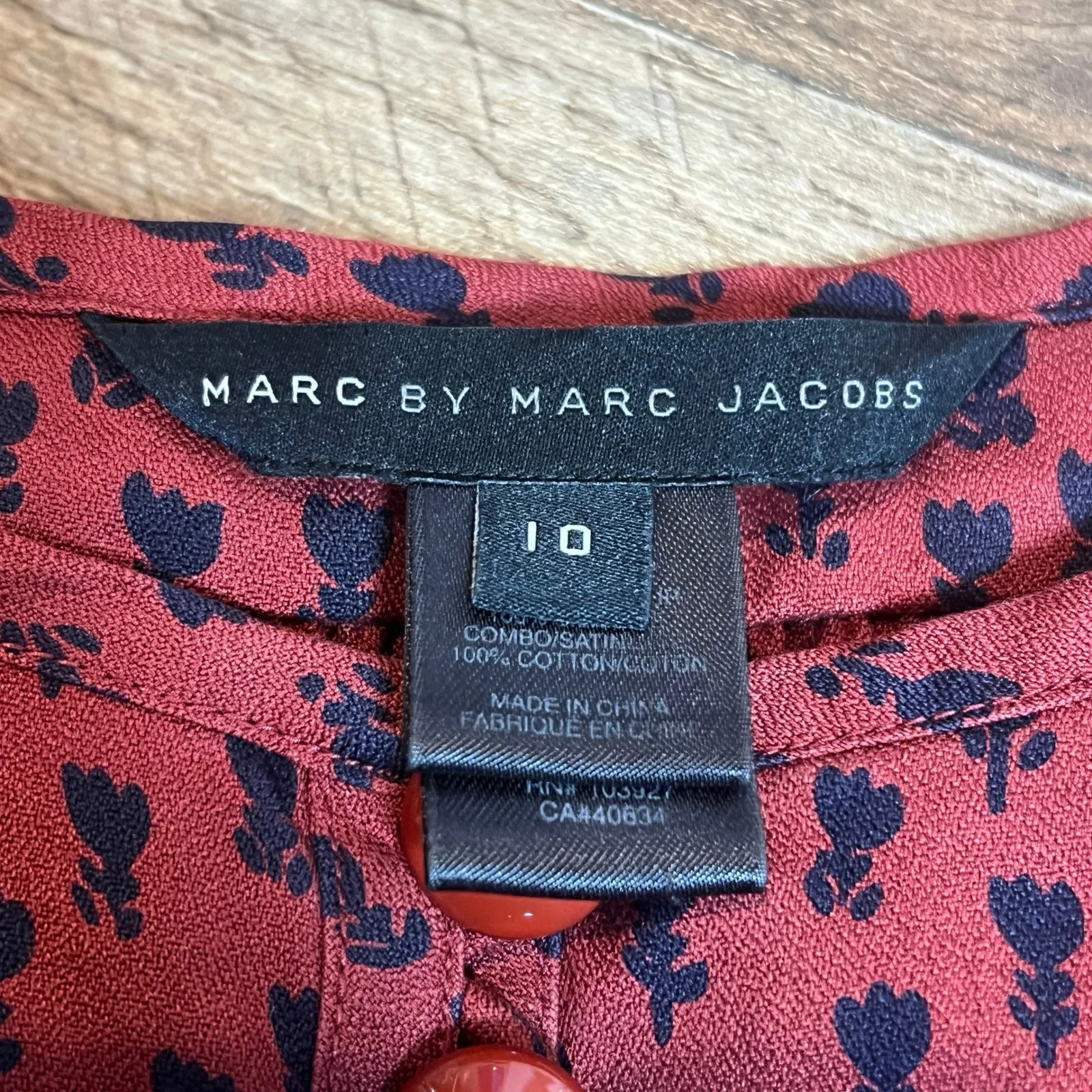 Marc by Marc Jacobs Red Print Blouse Size 10 Puff Sleeve Button Front - Image 6