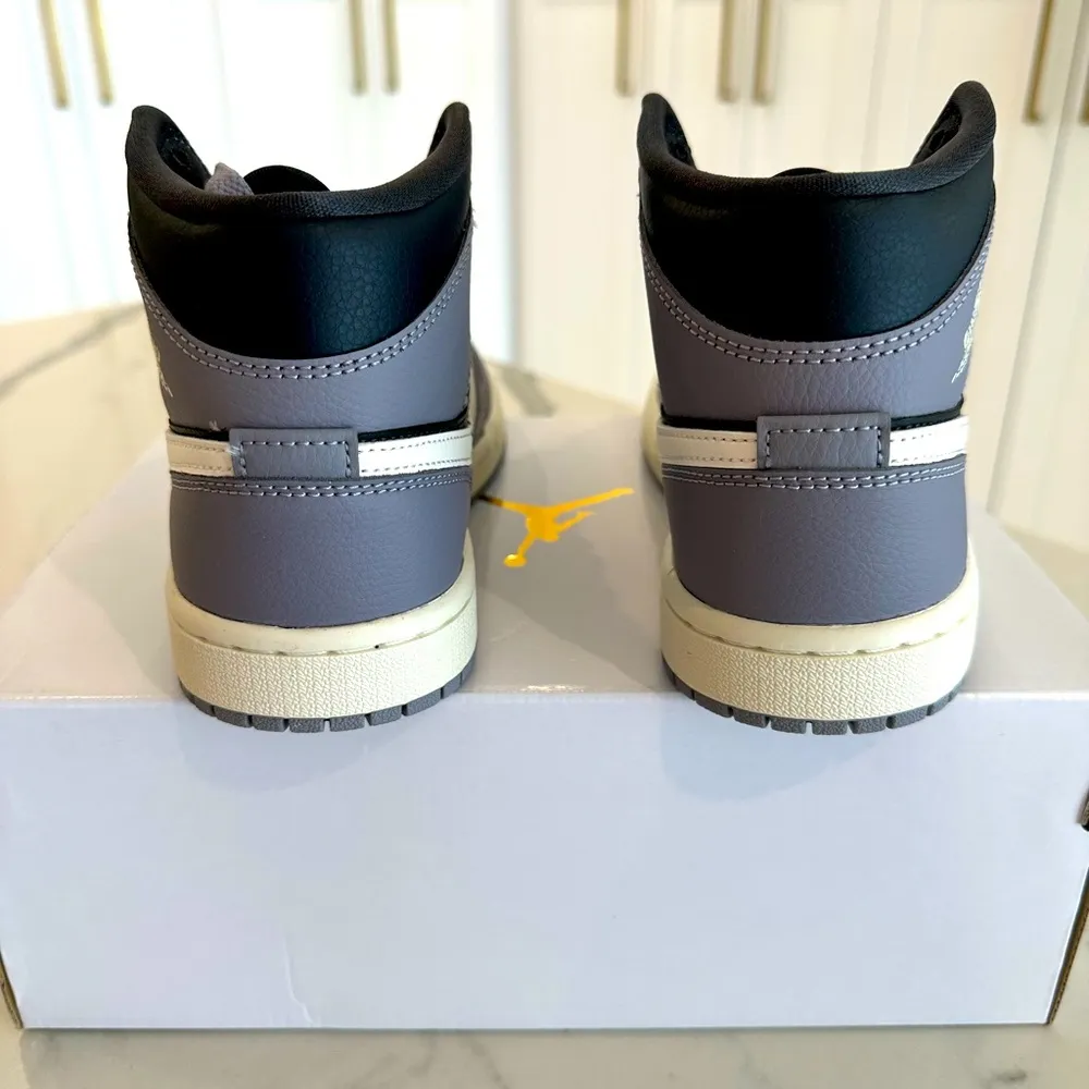 Jordan 1 Mid Cement Grey - Image 4