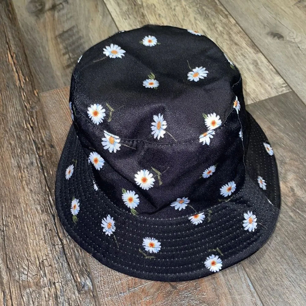 Alice + Olivia X FABFITFUN Reversible Bucket Hat, NWOT - Image 2