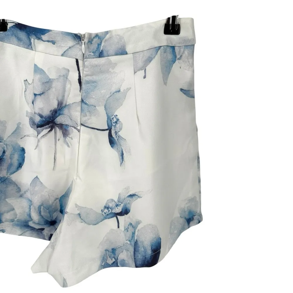 Showpo Shades of Grey High Waisted Shorts in Blue Floral size 6 - Image 8