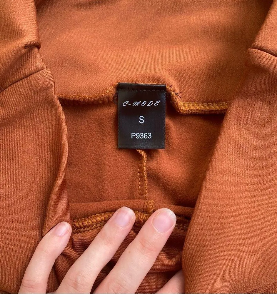 Pumpkin Brown V Leggings - Image 2