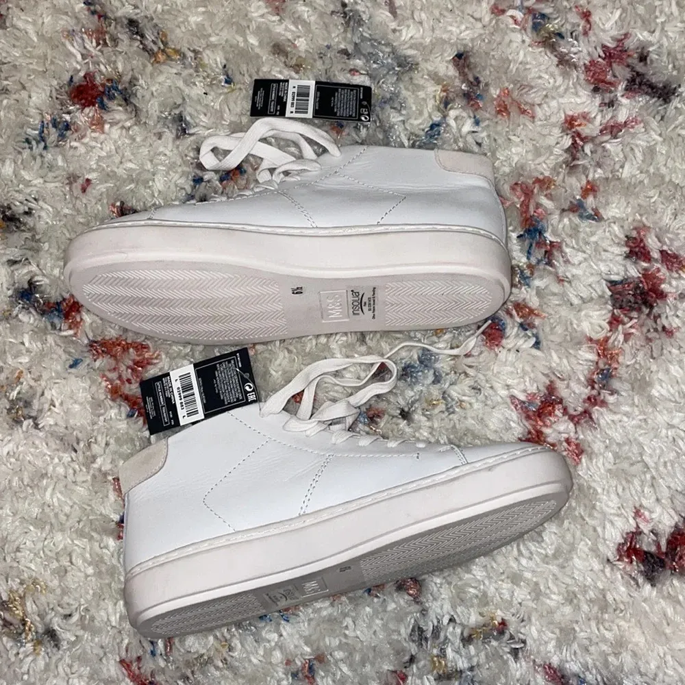 Autograph White Sneaker Size 8.5 - Image 3