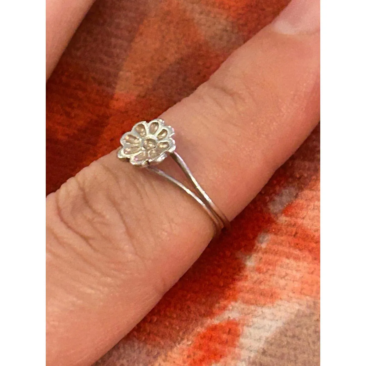 4.6 e49 silver plated ring flowers open bottom - Image 2