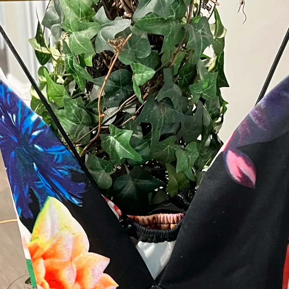 Women’s Flowered AX Paris Size 8 Dress - Image 3