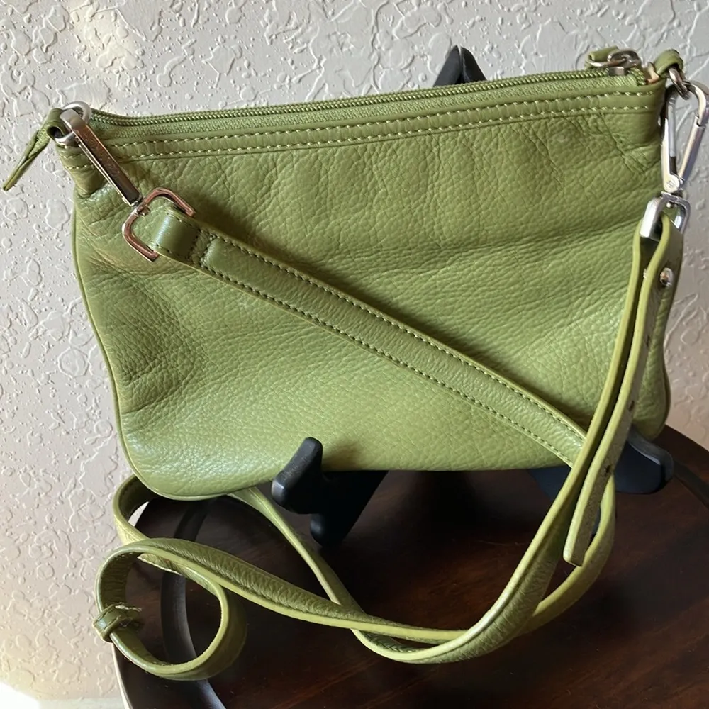 Calvin Klein: Light green 2 pocket crossbody- adjustable strap - Image 10