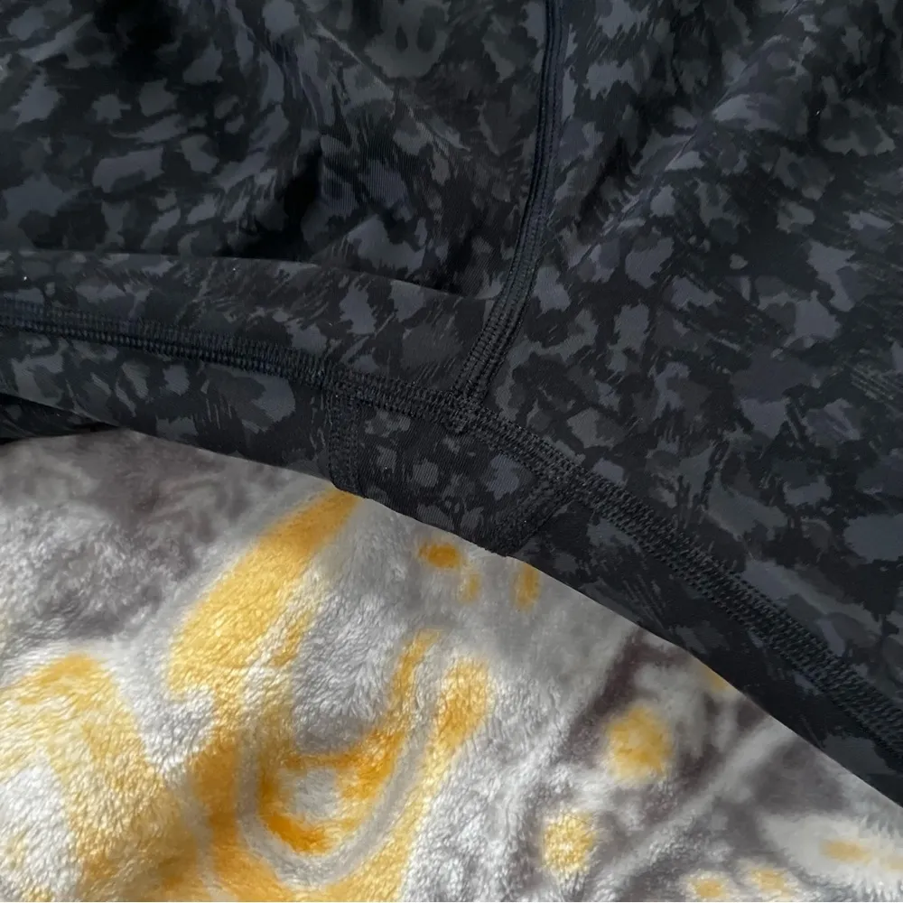 Lululemon  formation Camo wunder under 28” leggings size 8 - Image 4