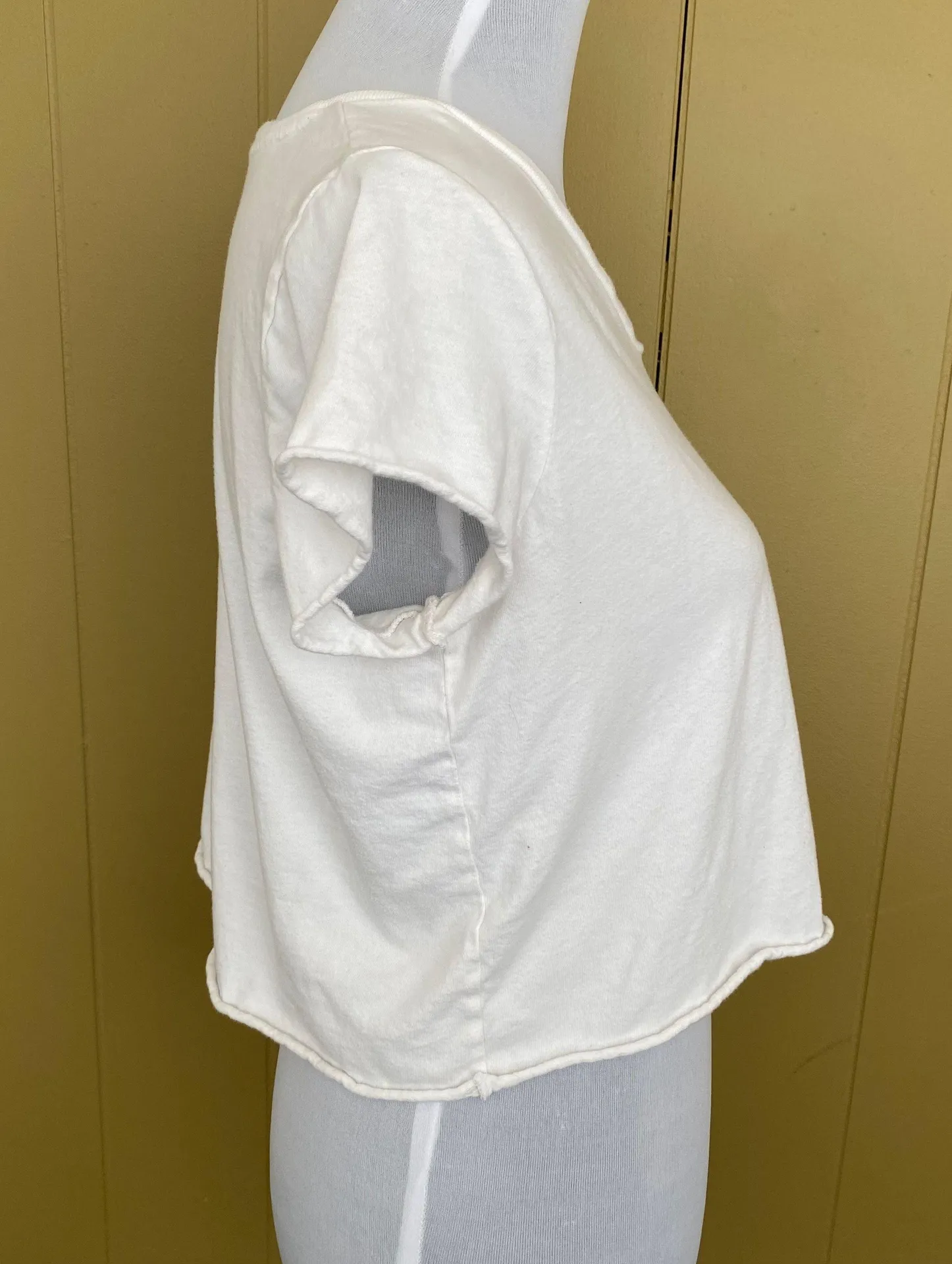 Wild Fable women S scoopneck short sleeve crop shirt w/raw hem white - Image 4