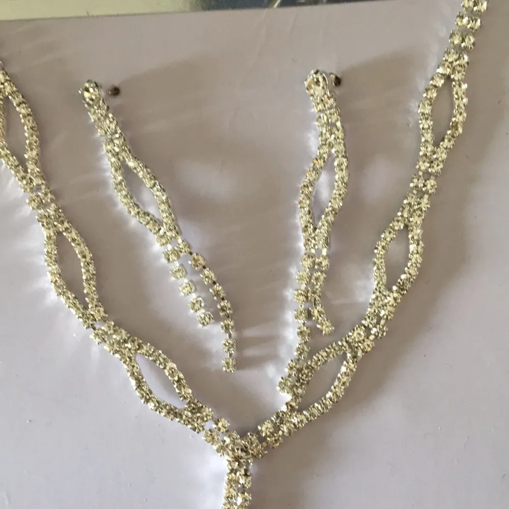 Elegant Jessica McClintock Crystal Necklace Set - Image 2