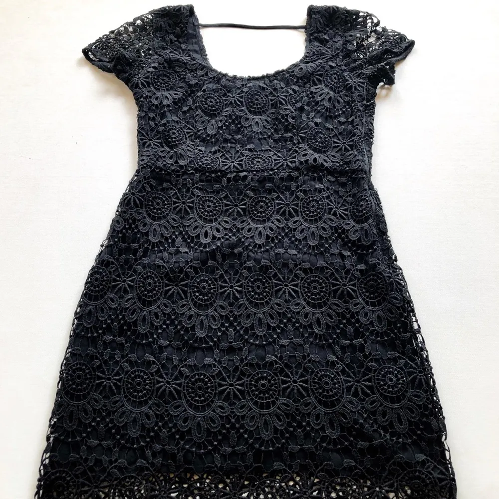 Hollister Lace Shift Mini Dress - Image 4