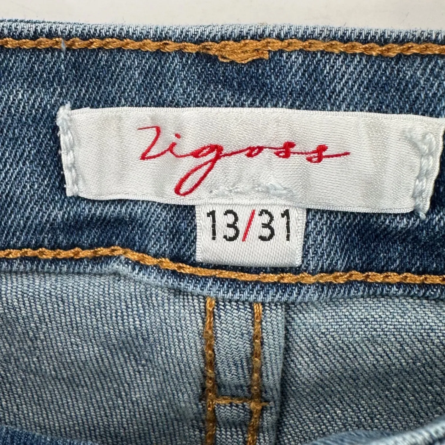 NWY Vigoss Studded Denim Blue Jean Shorts Frayed Raw Hem Size 31, Size 13 - Image 4