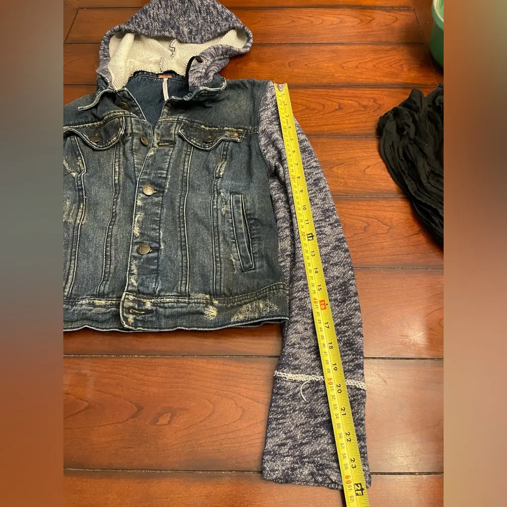 Free People Cropped‎ Distressed Jean Jacket - Image 5