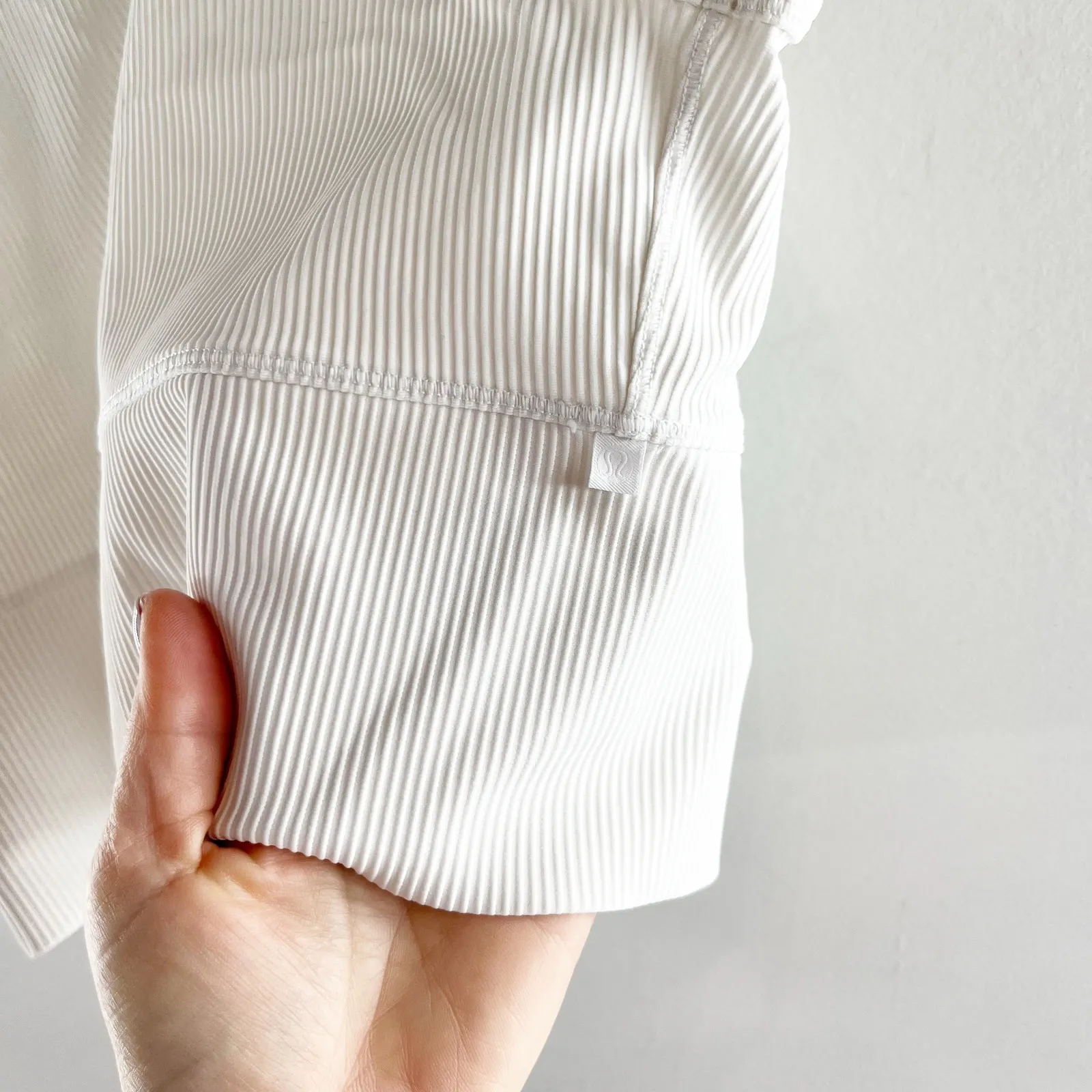 Lululemon Athletica Power Pivot Cropped Tank Top Rib White Medium - Image 5