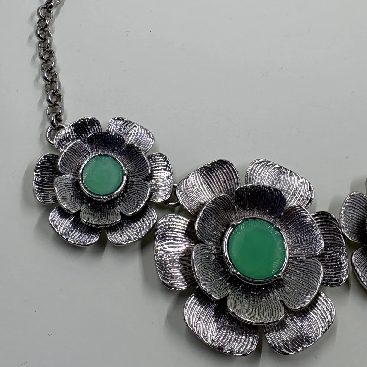 Lia Sophia Lily Pad Flower Cluster Necklace Silver‎ Tone Chunky Jewelry - Image 4