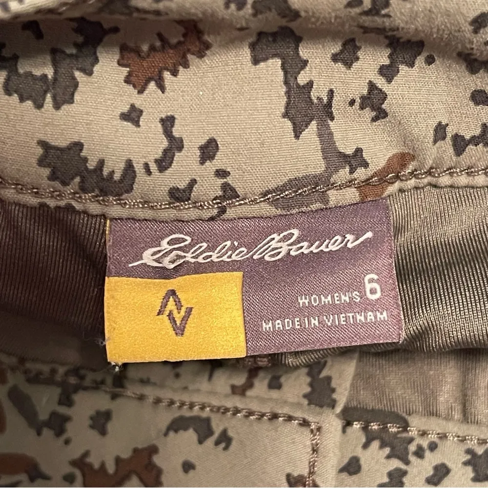 Eddie Bauer Women's Travex Floral Print Skort - Image 4