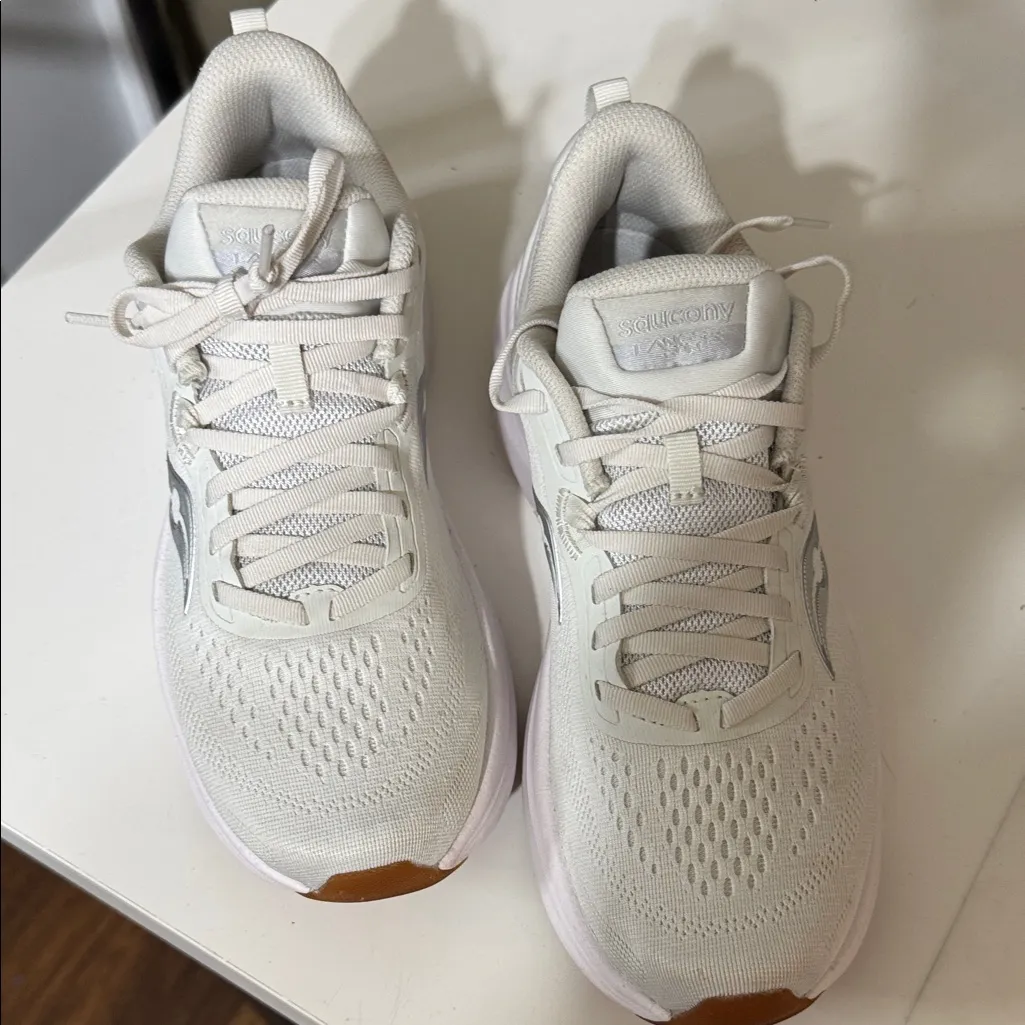 Saucony Women's Silver and White Athletic Shoes - Image 3