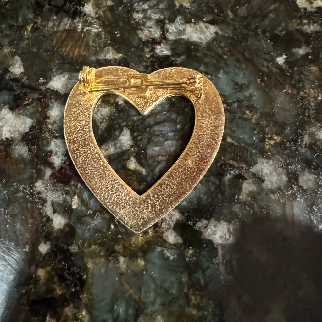 Gold Ribbed Cut Out Hollow Heart‎ Pin Brooch Vintage - Image 2