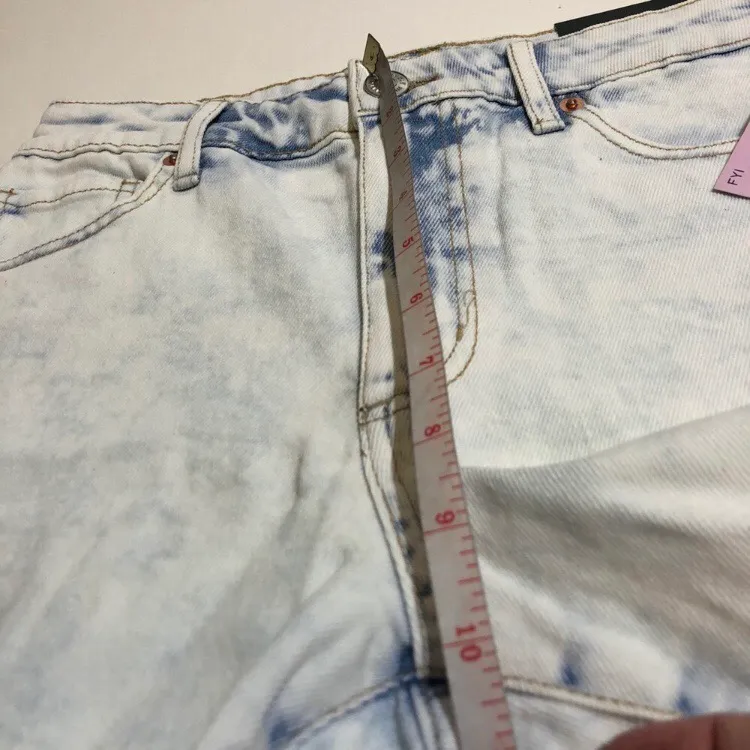 NWT Size 4 Acid Wash Fringe Cutoff  - Image 3