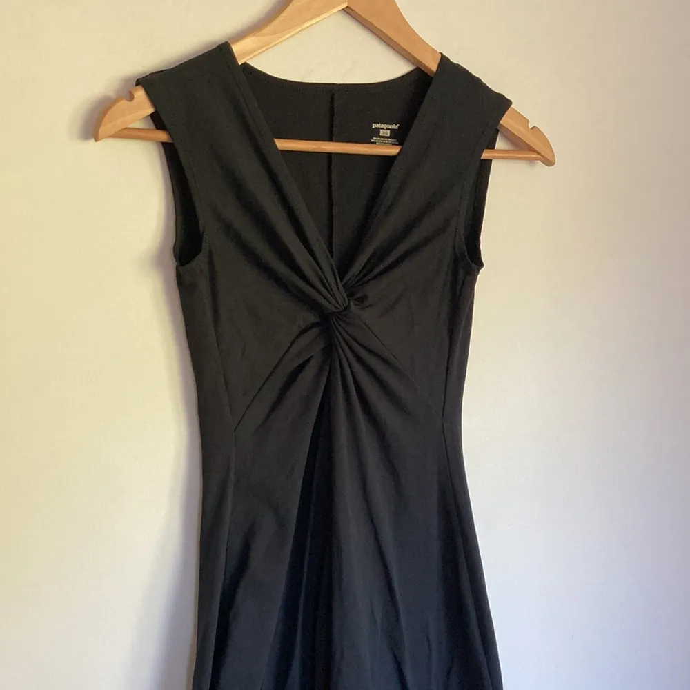 Patagonia | Twist front Black Midi Dress sz XS - Image 2